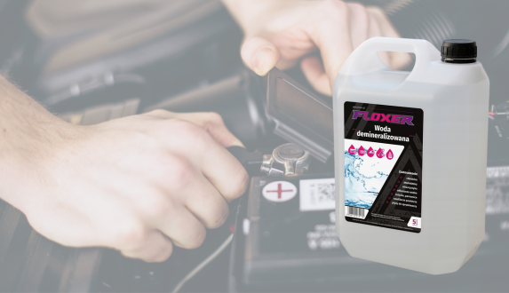 Do czego służy woda demineralizowana i dlaczego warto mieć ją w samochodzie?